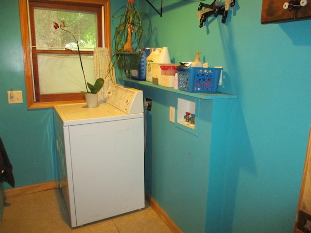 411 S Walnut St, Forreston, IL 61030 - laundry room featuring baseboards and independent washer and dryer