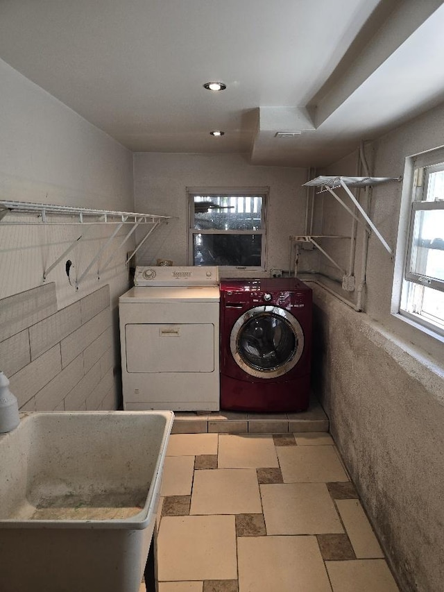 3933 N Oak Park Ave, Chicago, IL 60634 - laundry area featuring washer and clothes dryer