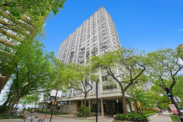5757 N Sheridan Rd Unit 5J, Chicago, IL 60660 - view of building exterior