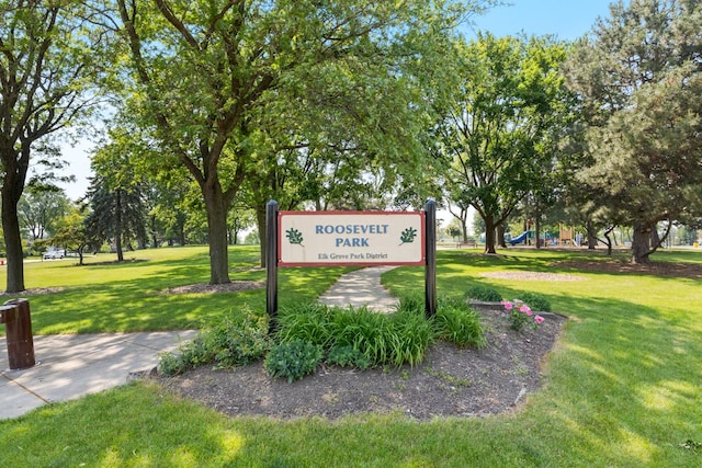 326 Dorchester Ln, Elk Grove Village, IL 60007 - view of home's community with a lawn