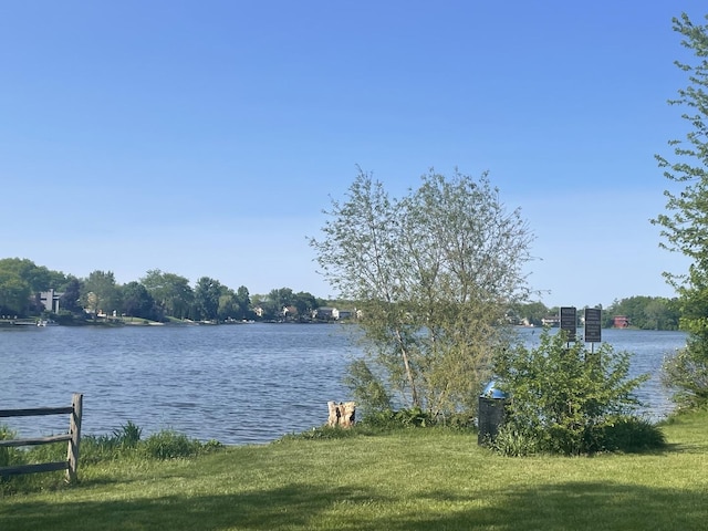 2212 High Point Dr, Lindenhurst, IL 60046 - water view