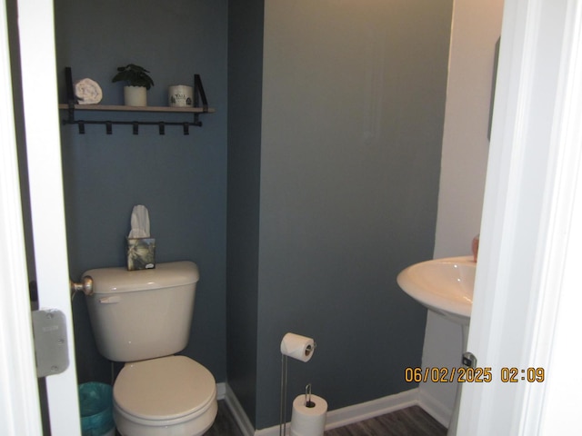553 Hemmingsen St, Plano, IL 60545 - bathroom with toilet