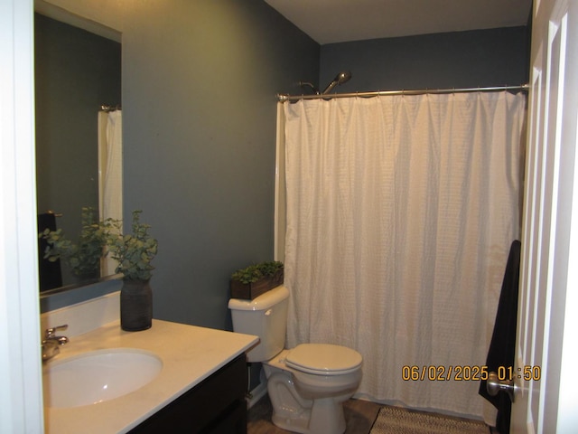 553 Hemmingsen St, Plano, IL 60545 - full bathroom with vanity, toilet, and a shower with shower curtain