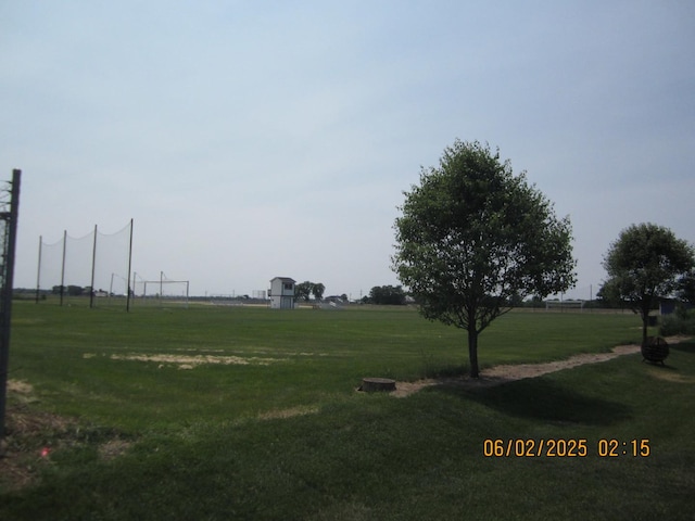 553 Hemmingsen St, Plano, IL 60545 - view of community with a yard