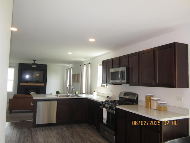 553 Hemmingsen St, Plano, IL 60545 - kitchen featuring stainless steel appliances, a sink, open floor plan, a peninsula, and light countertops