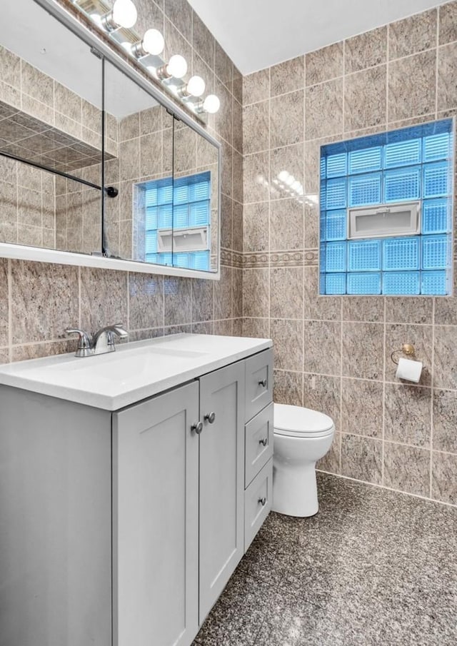 2822 N 76th Ct, Elmwood Park, IL 60707 - full bath featuring tile walls, vanity, and toilet