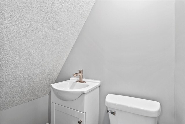 752 N 9th Ave, Kankakee, IL 60901 - bathroom with vanity, lofted ceiling, toilet, and a textured ceiling