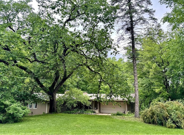 4N194 Thornly Rd, Saint Charles, IL 60174 - view of grassy yard with an attached garage