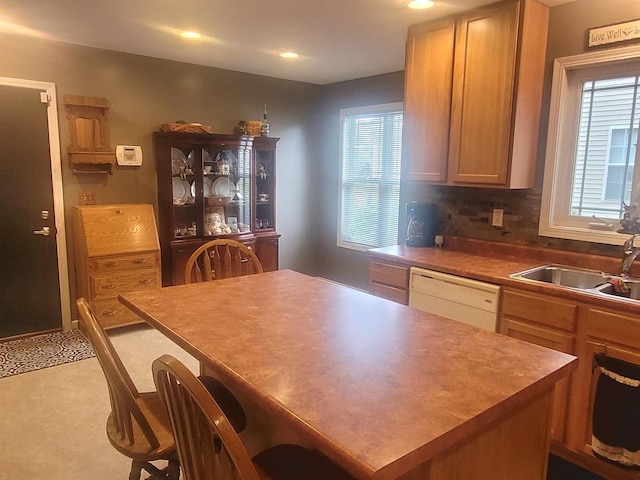 626 Sedgegrass Dr, Champaign, IL 61822 - kitchen featuring dishwasher, a sink, a kitchen island, recessed lighting, and a breakfast bar area