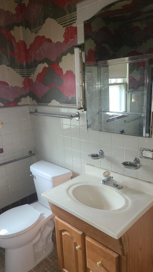 8214 S Yates Blvd, Chicago, IL 60617 - bathroom with tile walls, vanity, toilet, and backsplash