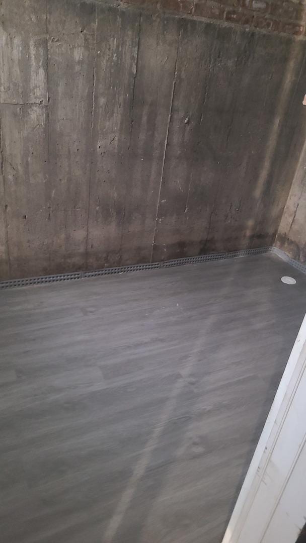 8214 S Yates Blvd, Chicago, IL 60617 - detailed view of concrete flooring