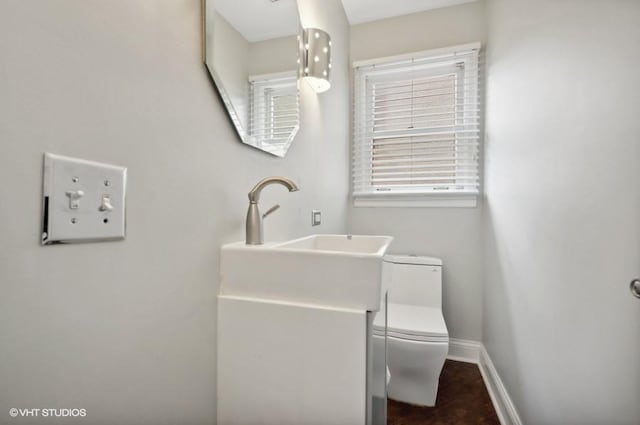 1800 W Diversey Pkwy Unit F, Chicago, IL 60614 - bathroom with toilet, baseboards, and vanity