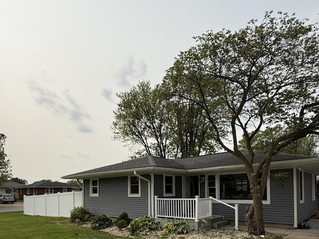 95 Manhattan Dr, Streator, IL 61364 - single story home with covered porch
