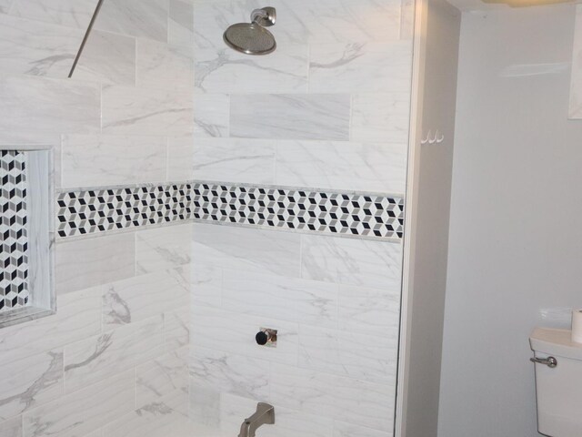 95 Manhattan Dr, Streator, IL 61364 - full bathroom with a tile shower and toilet