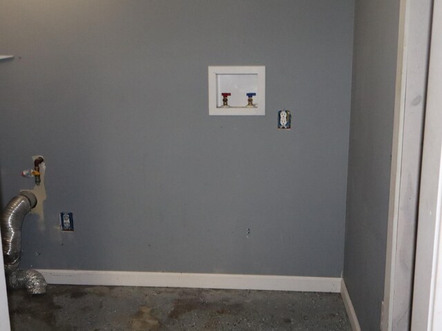 95 Manhattan Dr, Streator, IL 61364 - laundry room featuring hookup for a washing machine and baseboards
