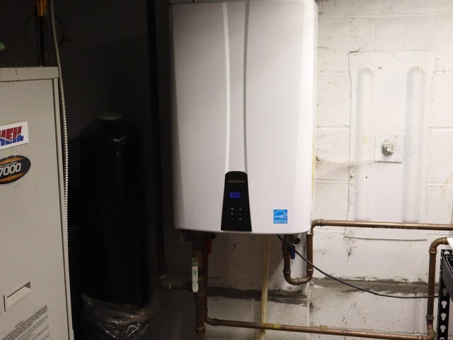 95 Manhattan Dr, Streator, IL 61364 - utilities with water heater