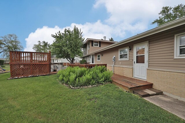 1141 Hartford Ln, Elk Grove Village, IL 60007 - view of green lawn featuring a wooden deck