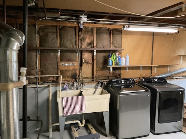 624 Catalpa Ln, Bartlett, IL 60103 - washroom featuring washing machine and clothes dryer