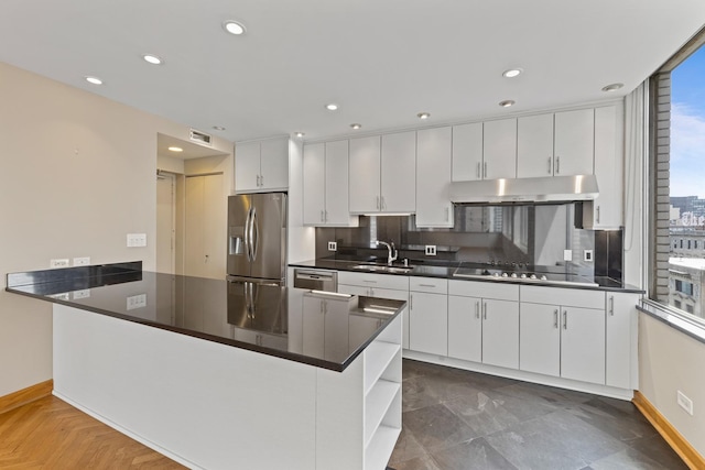 1000 N Lake Shore Plz Unit 17C, Chicago, IL 60611 - kitchen with appliances with stainless steel finishes, a sink, under cabinet range hood, a peninsula, and white cabinetry