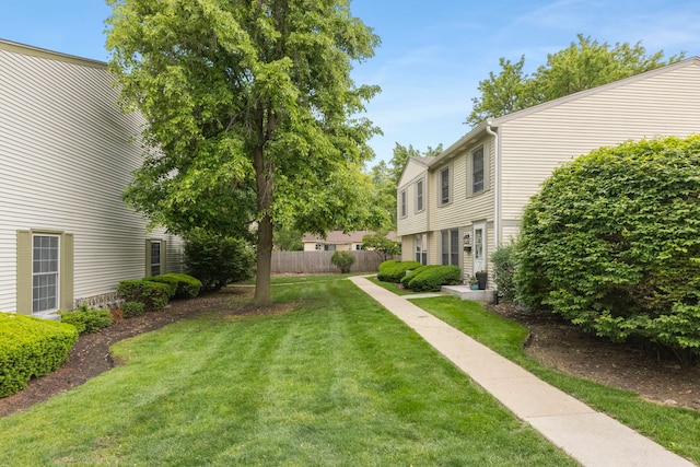 1693 Ashburn Ct Unit B, Wheaton, IL 60189 - view of yard