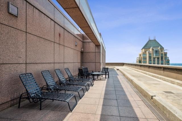 161 E Chicago Ave Unit 33De, Chicago, IL 60611 - view of patio / terrace