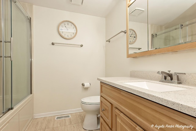 909 Aimtree Pl, Schaumburg, IL 60194 - bathroom featuring vanity, toilet, baseboards, and bath / shower combo with glass door