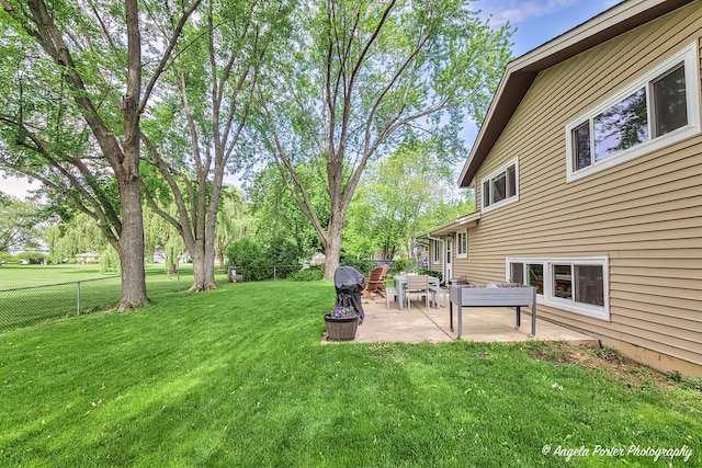 909 Aimtree Pl, Schaumburg, IL 60194 - view of yard featuring a patio