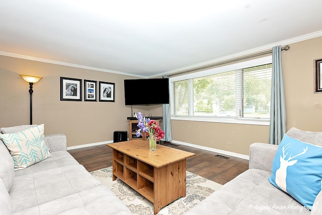 909 Aimtree Pl, Schaumburg, IL 60194 - living area with crown molding, wood finished floors, and baseboards