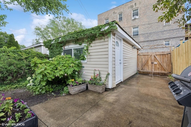 1513 W Highland Ave, Chicago, IL 60660 - view of patio / terrace featuring a gate