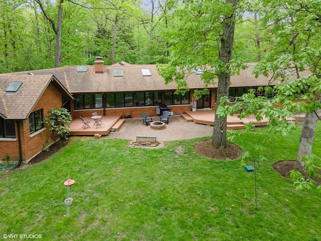 1543 Shawnee Trl, Riverwoods, IL 60015 - back of house featuring a deck, a fire pit, a shingled roof, and a lawn