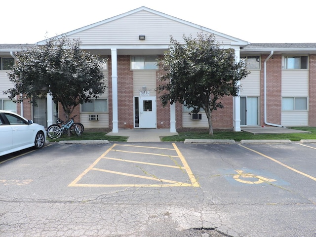 703 E Fullerton Ave Unit 1-110, Glendale Heights, IL 60139 - view of building exterior with uncovered parking
