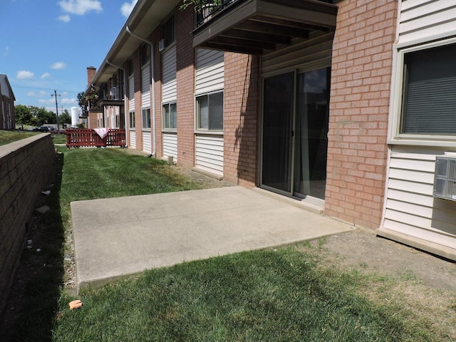 703 E Fullerton Ave Unit 1-110, Glendale Heights, IL 60139 - view of green lawn featuring a patio