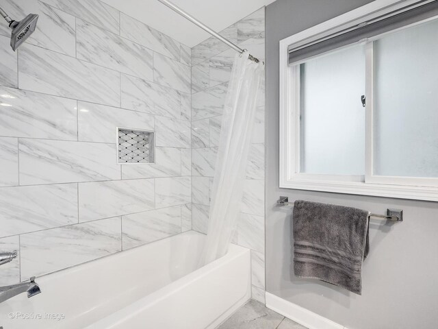 625 N Dupage Ave, Addison, IL 60101 - full bath with shower / tub combo