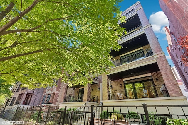 843 W Buckingham Pl Unit 1W, Chicago, IL 60657 - view of property