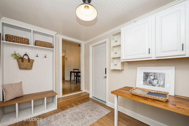 623 Cumnor Ave, Barrington, IL 60010 - mudroom featuring wood finished floors and baseboards