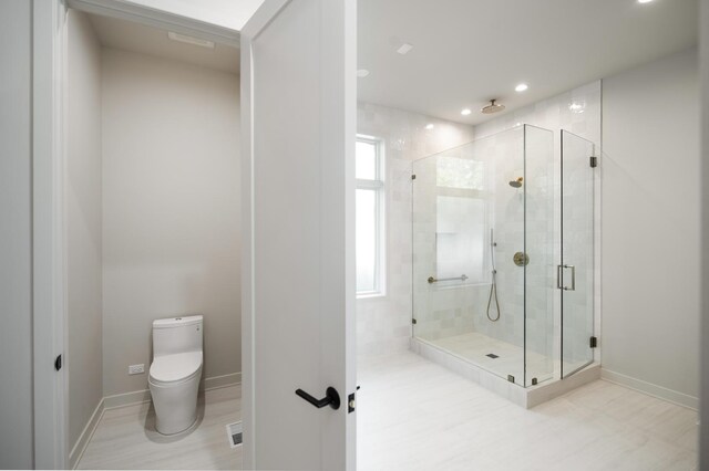 8 Heritage Dr, Highland Park, IL 60035 - full bath featuring a stall shower, toilet, baseboards, and recessed lighting