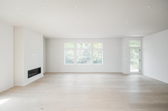 8 Heritage Dr, Highland Park, IL 60035 - unfurnished living room featuring a glass covered fireplace, light wood-style floors, baseboards, and recessed lighting