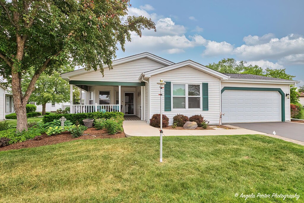 611 Filly Ln, Grayslake, IL 60030 - single story home with a porch, a garage, concrete driveway, and a front lawn