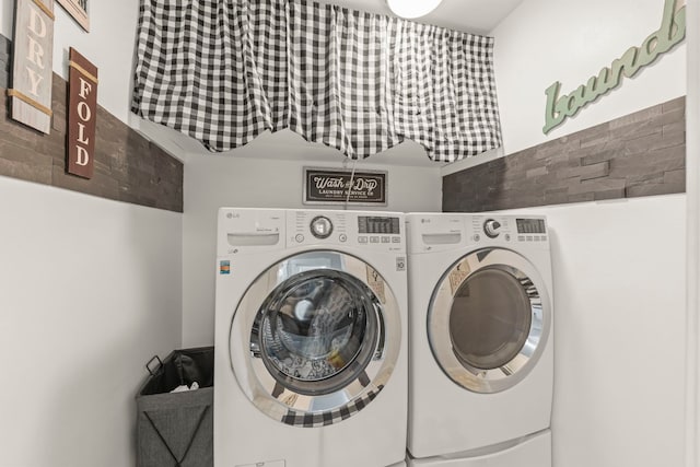 5760 Woodward Ave, Downers Grove, IL 60516 - laundry area featuring washing machine and dryer