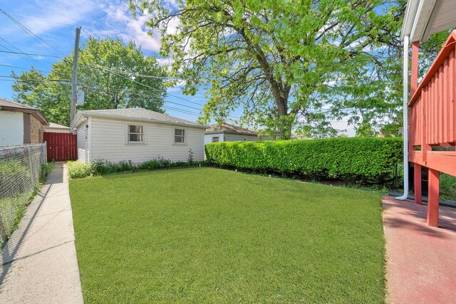 5438 S Hamlin Ave, Chicago, IL 60632 - view of yard