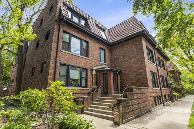 913 Michigan Ave Unit 3, Evanston, IL 60202 - view of front facade featuring brick siding and mansard roof