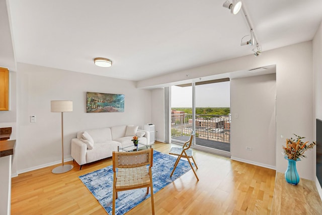 1640 Maple Ave Unit 1105, Evanston, IL 60201 - living area featuring light wood-type flooring, baseboards, and track lighting