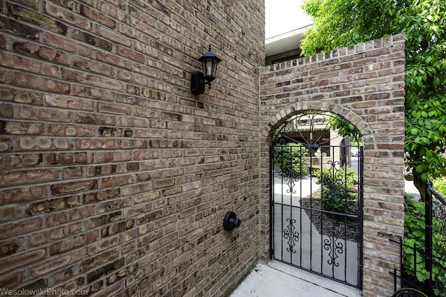 4876 N Hermitage Ave Unit 104, Chicago, IL 60640 - view of gate