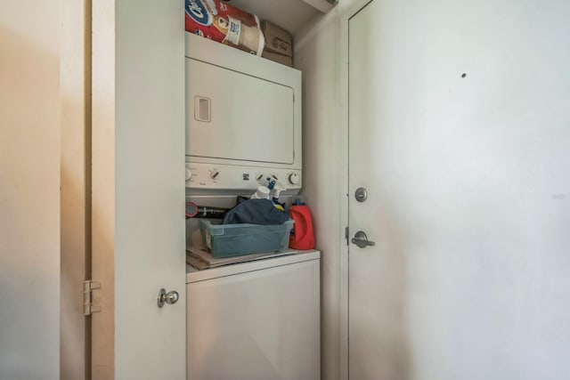61 W 15th St Unit 407, Chicago, IL 60605 - laundry area featuring stacked washer and clothes dryer