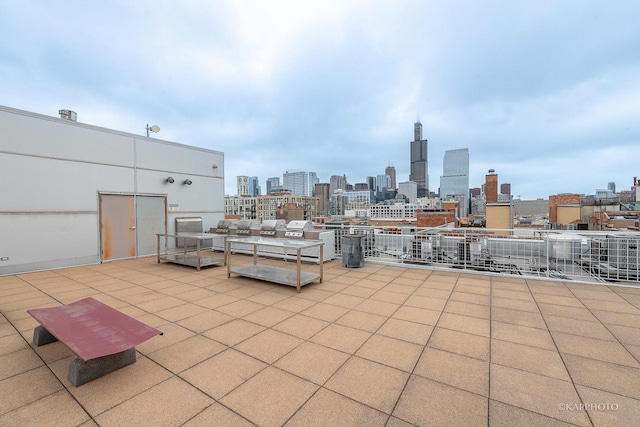 933 W Van Buren St Unit 424, Chicago, IL 60607 - view of patio featuring a skyline view