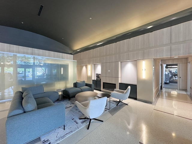 933 W Van Buren St Unit 424, Chicago, IL 60607 - building lobby featuring vaulted ceiling