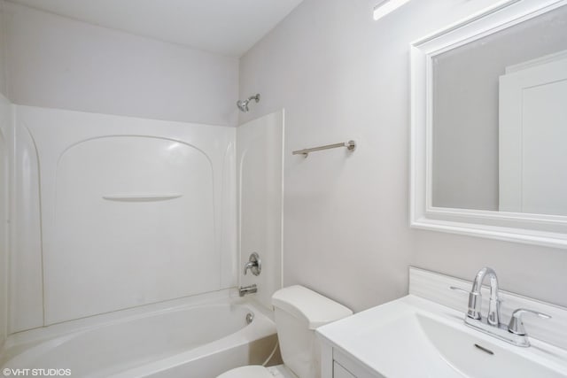 full bath featuring toilet, vanity, and bathtub / shower combination