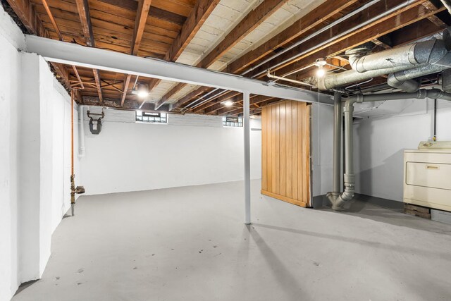 5471 N Octavia Ave, Chicago, IL 60656 - below grade area with washer / dryer and gas meter
