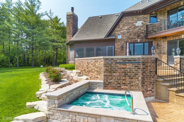 14 Vandenbergh Dr, South Barrington, IL 60010 - view of swimming pool with an in-ground hot tub and a lawn