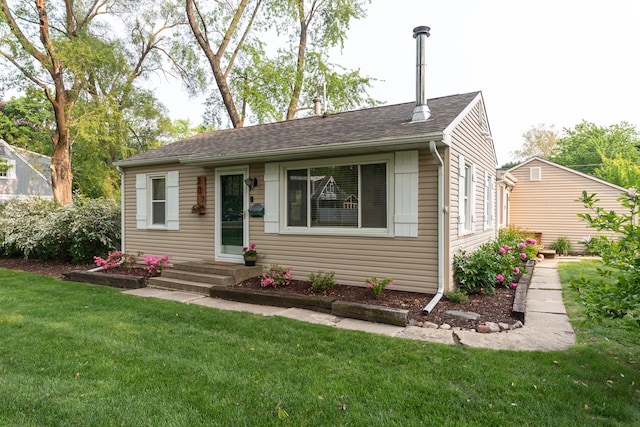 307 Highland Rd, Grayslake, IL 60030 - view of front facade featuring a front lawn and a shingled roof